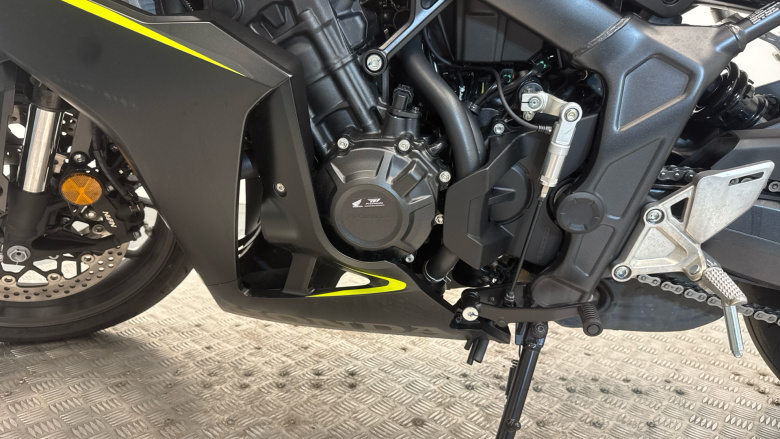 24MY Honda CBR650R E-Clutch